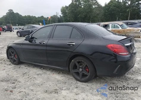 2015 Mercedes-Benz C 300 4Matic z USA, uszkodzony, nr VIN 55SWF4KB0FU026394